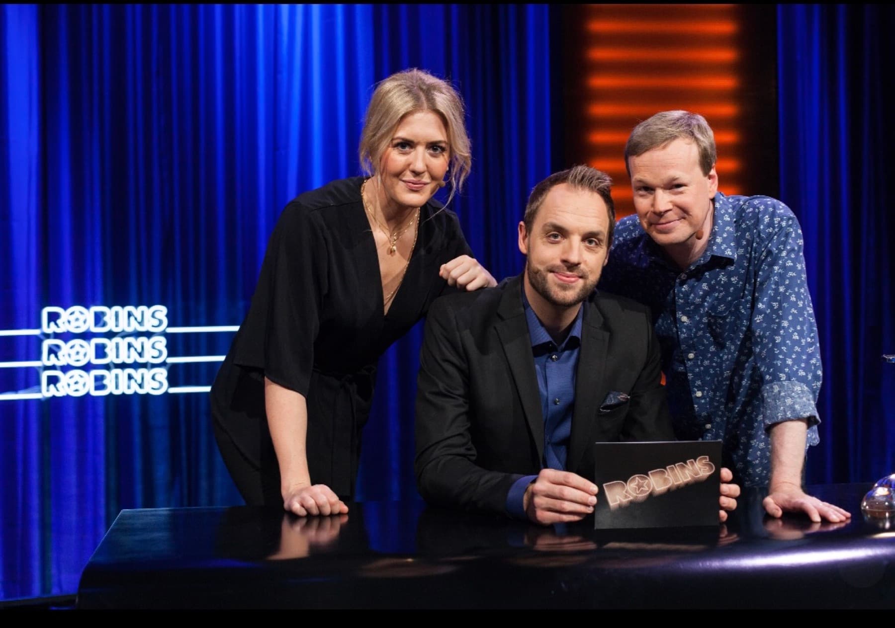 Klara Svensson som gäst i Robins talkshow.